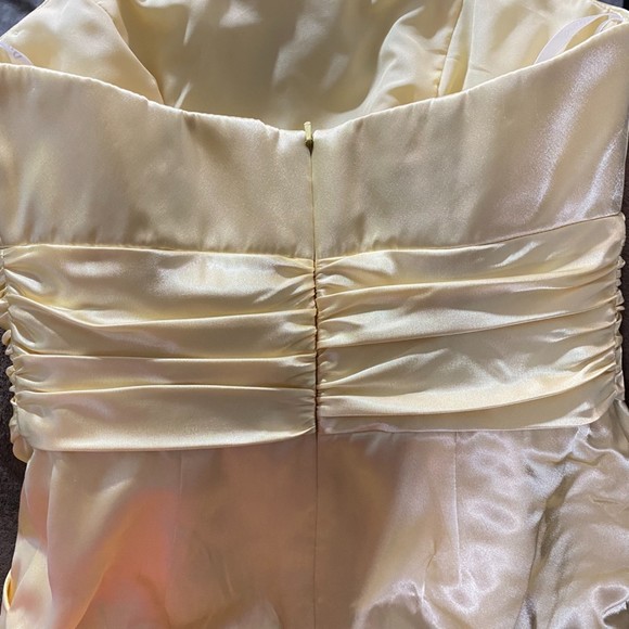 David’s Bridal Strapless Sheath Yellow Dress 100% Polyester Size 4 - Picture 3 of 5